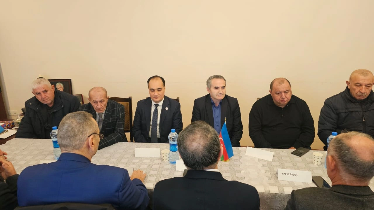 Ədalət Partiyasında “Yeni dünya düzənində Türk dövlətlərinin yeri və rolu” mövzusunda dəyirmi masa keçirildi - FOTOLAR