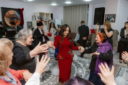 Ahıl şəxslər üçün sosial xidmət müəssisəsində Yeni il süfrəsi açılıb - FOTO