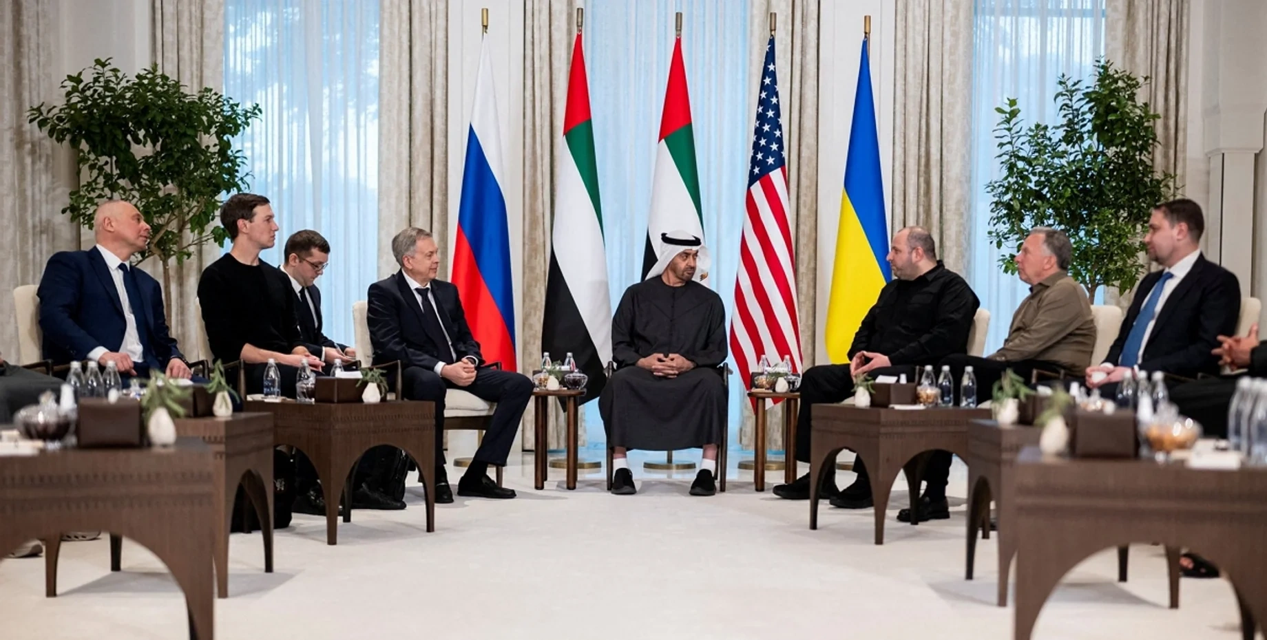 "Əbu-Dabidə danışıqlar dalana dirəndi: humanitar razılaşma var, siyasi irəliləyiş yox" - "The New York Times"