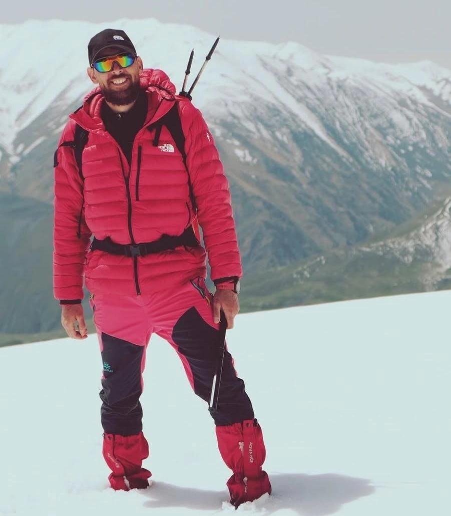 “Dolu fırtınası oldu, duman gəldi, insan özünü buz çatlarının üzərində tapa bilərdi” - alpinist qarşılaşdığı təhlükədən danışdı-FOTO+ÖZƏL
