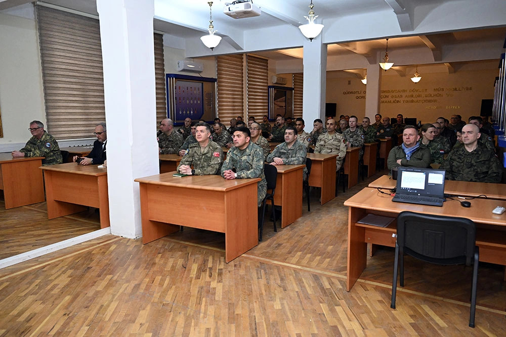 NATO-nun mobil təlim qrupunun heyəti ilə görüş keçirilib - FOTO