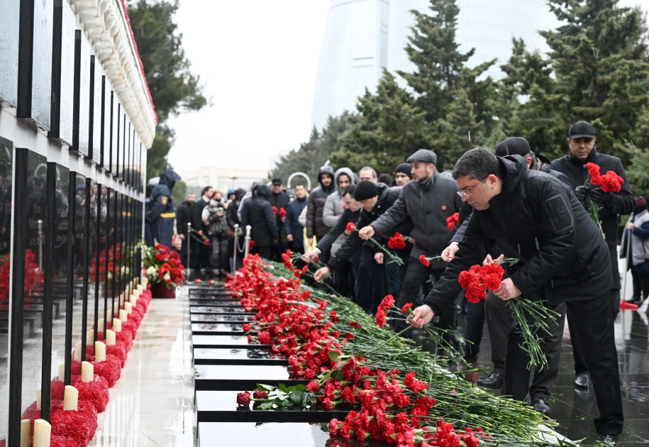MEDİA nümayəndələri Şəhidlər xiyabanını ziyarət ediblər