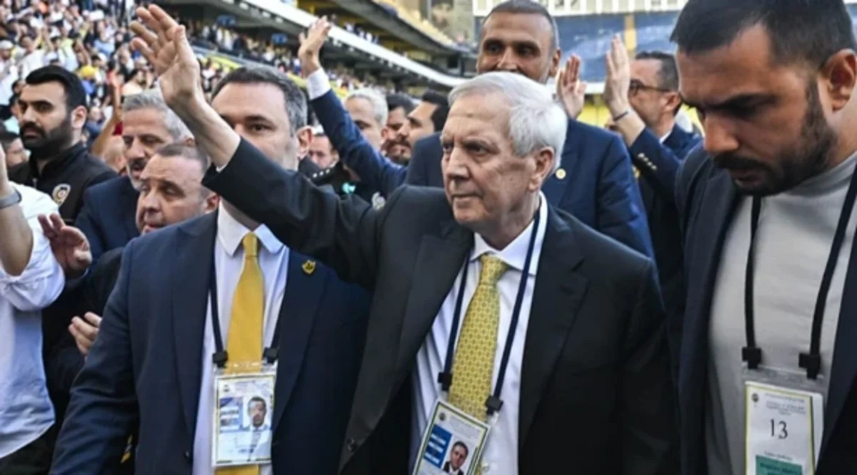 Aziz Yıldırım səkkiz illik fasilədən sonra yenidən "Fənərbağça"nın prezidenti seçildi