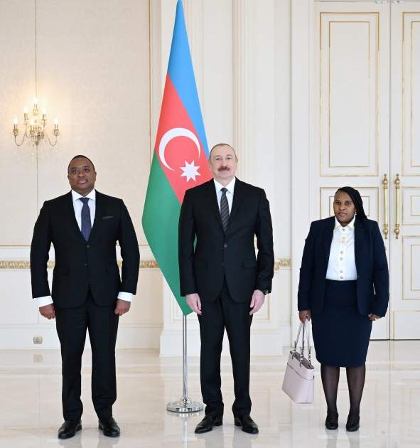 İlham Əliyev Esvatininin Azərbaycanda yeni təyin olunmuş səfirini qəbul etdi - YENİLƏNİB + FOTO