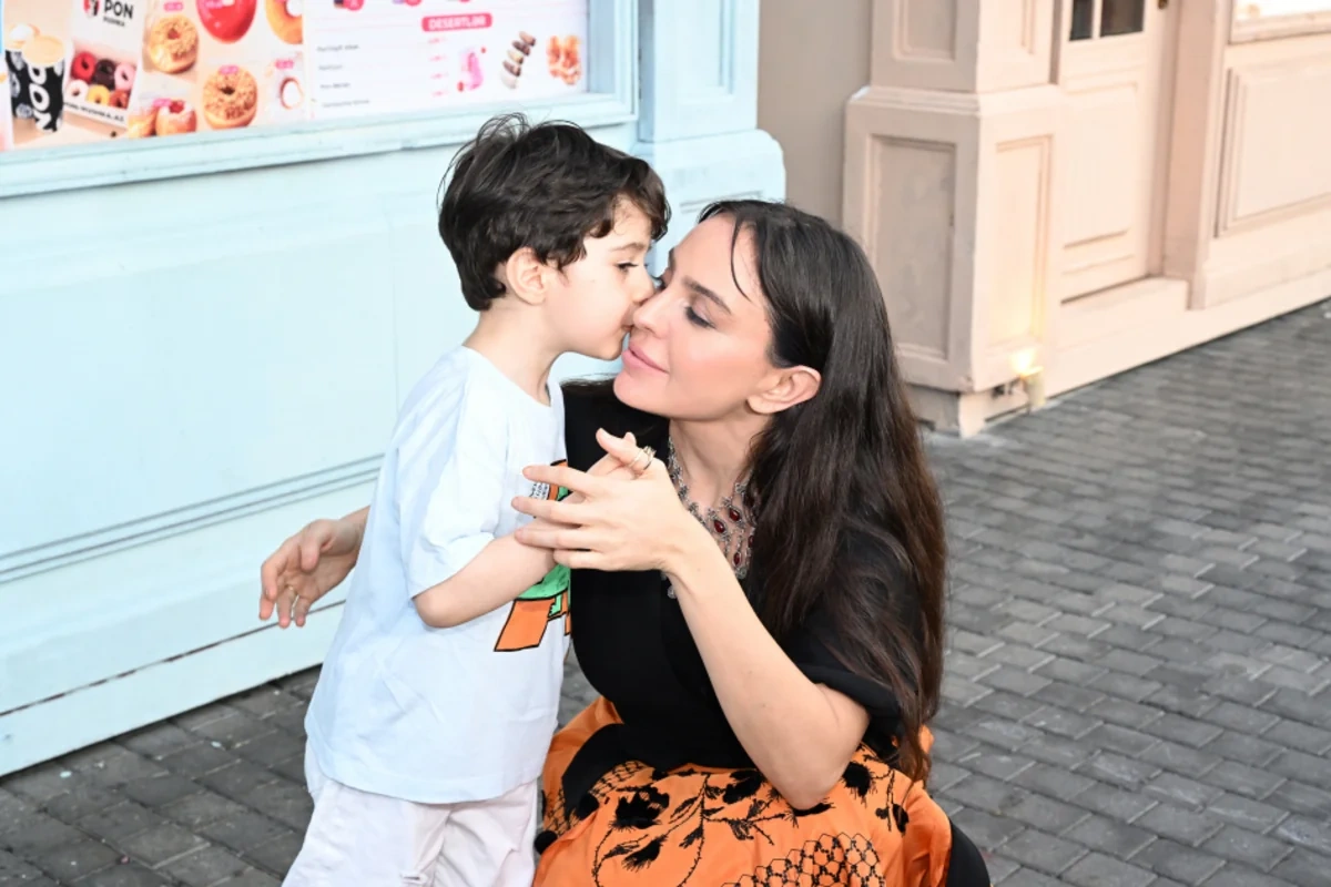 Leyla və Arzu Əliyevalar "CandyFest" yay festivalını ziyarət edib, "Sehrli mirvari" su sirki şousunu izləyiblər - FOTO