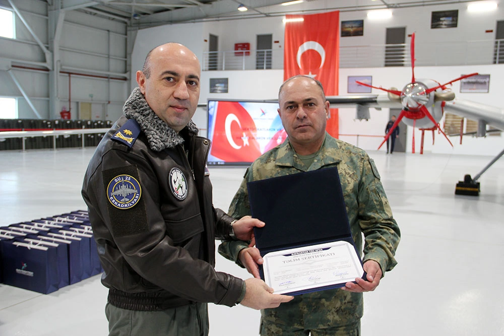 Hərbi Hava Qüvvələrində Bayraktar kursunun buraxılış mərasimi keçirildi - FOTO