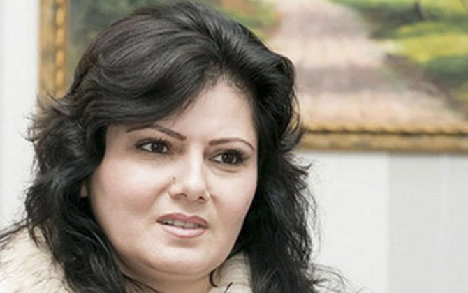 Aşıq Zülfiyyə yeni doğulan nəvəsini göstərdi - FOTO