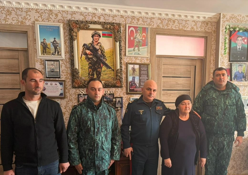 Dövlət Sərhəd Xidmətinin rəhbərliyi şəhid ailələrini ziyarət etdi - FOTOLAR