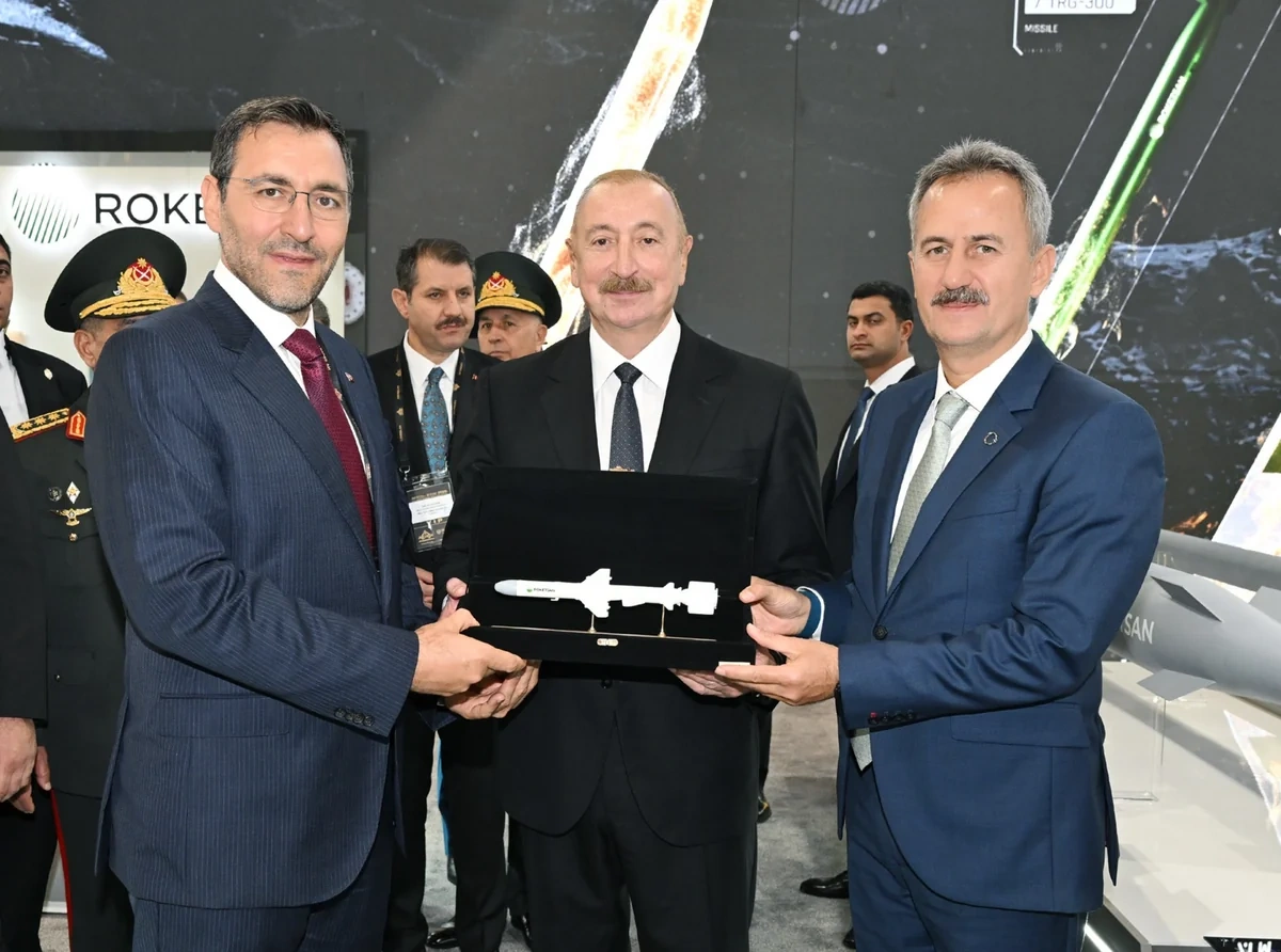 Prezident və xanımı sərgilərlə tanış oldu - FOTOLAR - YENİLƏNİB
