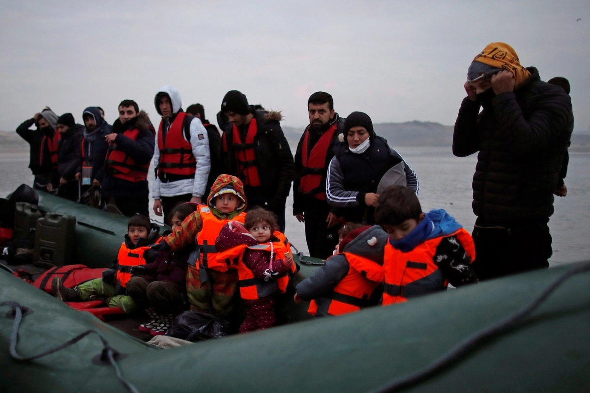 Britaniyada qanunsuz miqrantlarla bağlı rekord dövr qeydə alınıb