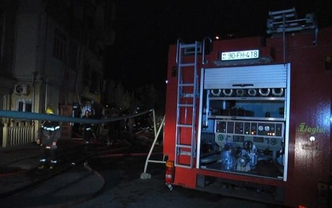 Ceyranbatanda yanğın: uşaq özünü binadan atdı