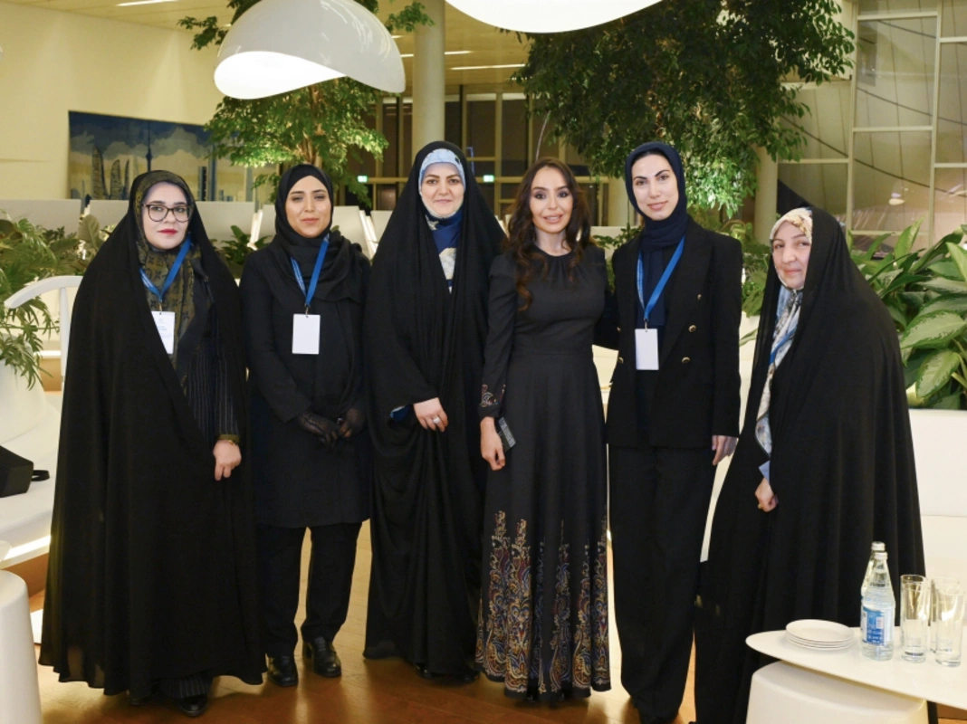 Leyla Əliyeva "Mənim dənizlərim, mənim okeanlarım" sərgisini ziyarət edib - FOTO