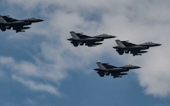 İran hərbi qüvvələri ABŞ-ın "F-16" qırıcı təyyarələrini qaçmağa məcbur etdi...