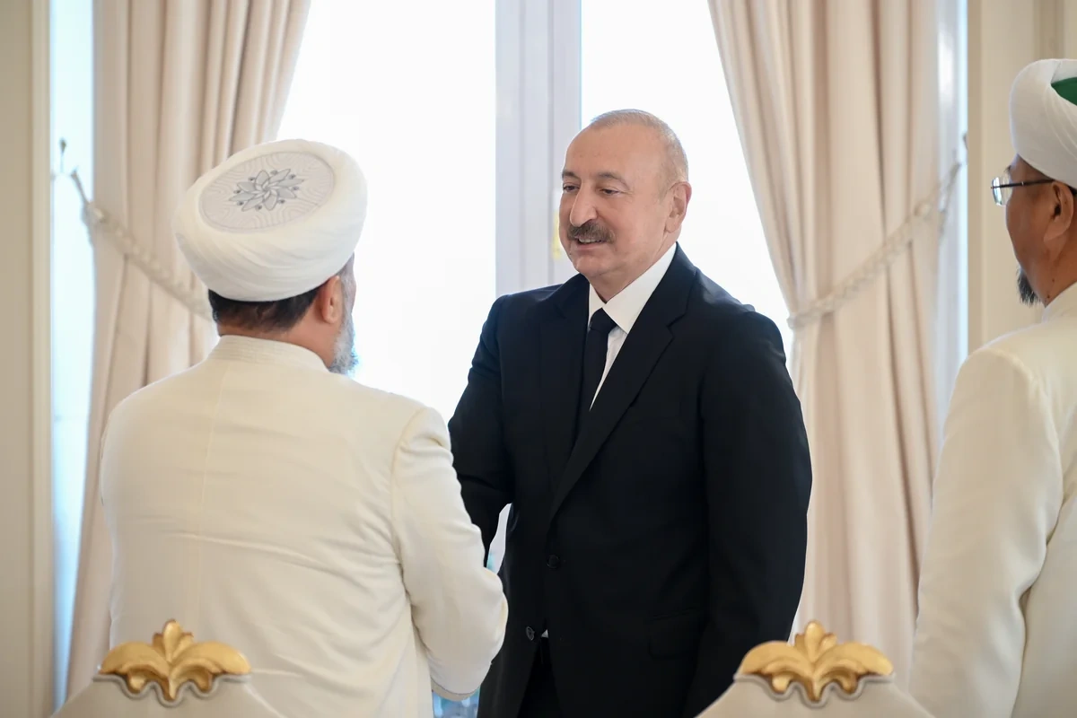 İlham Əliyev Bakıda keçirilən beynəlxalq konfransların iştirakçılarını qəbul etdi - FOTO - YENİLƏNİB
