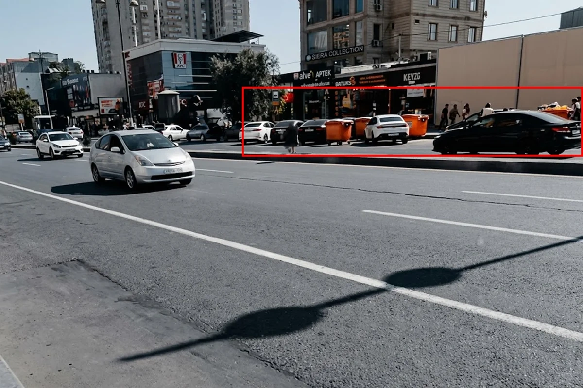 Yasamalda zibil konteynerləri avtobus zolağına düzülüb - VİDEO