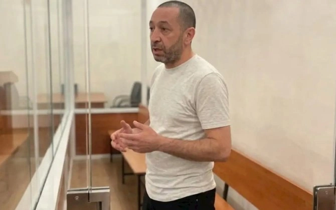 "Arvadımdan soruşdum ki, harada idin, kobud cavab verdi, 8 dəqiqə döydüm"