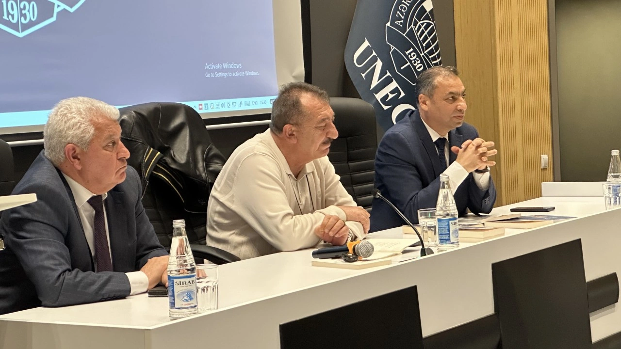 UNEC-də Muxtar İmanov və Rüstəm Behrudi ilə görüş keçirilib - FOTOLAR