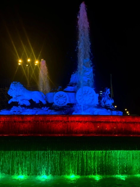 Madridin “Cibeles” fəvvarəsi bayrağımızın rənglərində işıqlandırıldı - FOTO