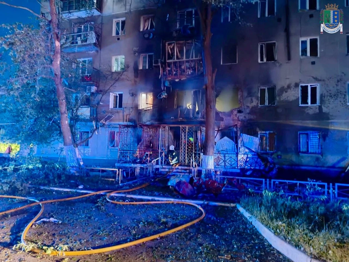Gecə boyu qarşılıqlı zərbələr: Odessa vuruldu, Rusiyada zavodlar alova büründü - Ukrayna KİV-ləri