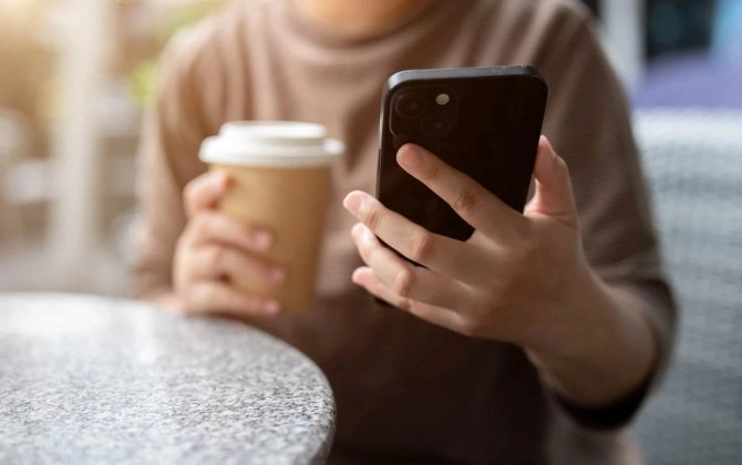 Səhərə telefonla başlamaq niyə zərərlidir?