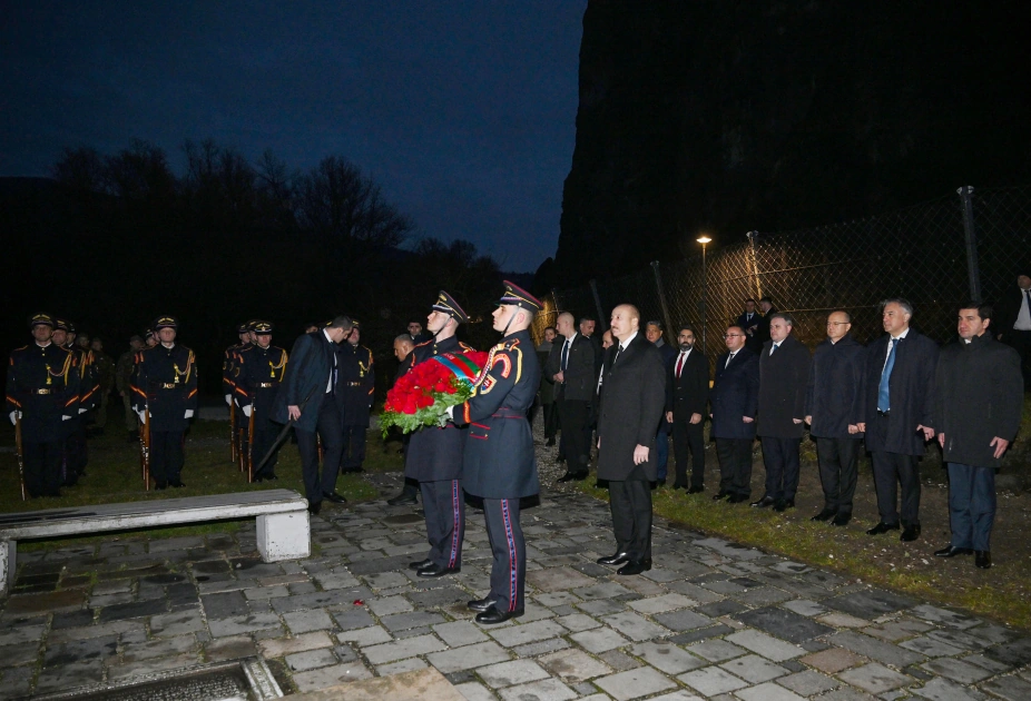 Azərbaycan və Slovakiya prezidentləri Bratislavada “Azadlıq Qapısı” abidəsini ziyarət ediblər - FOTO