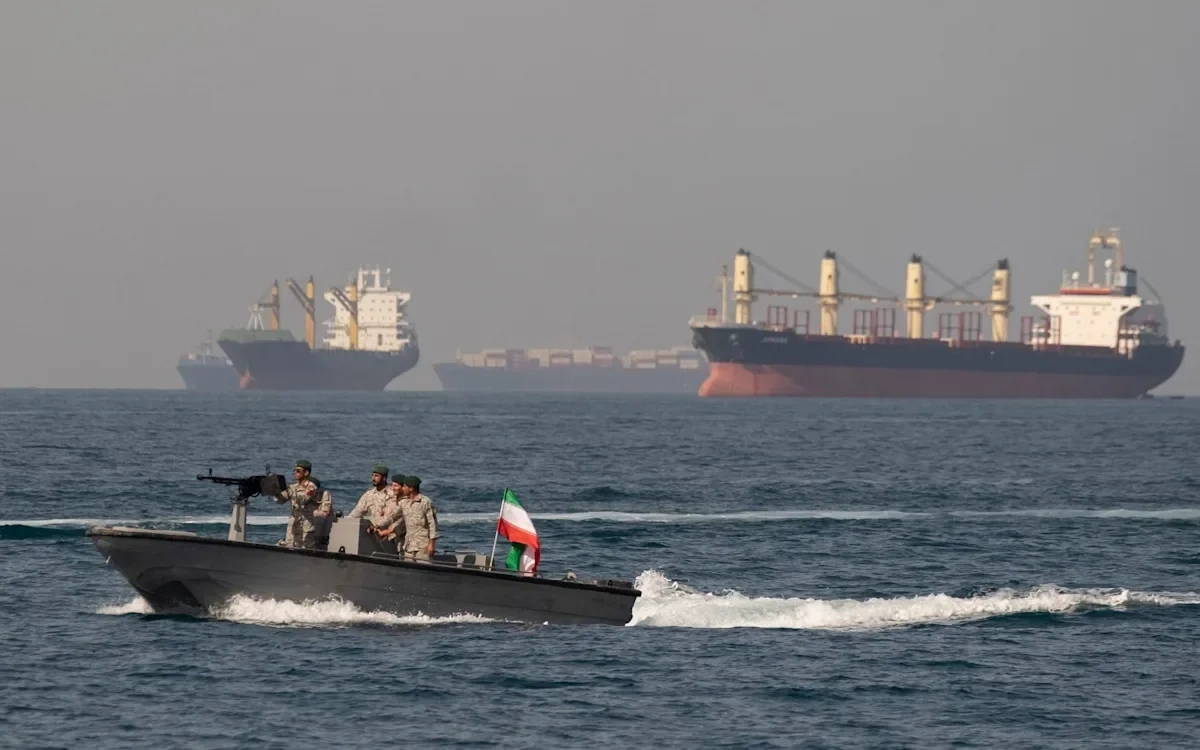 Oman sahillərində tanker vuruldu - FOTO