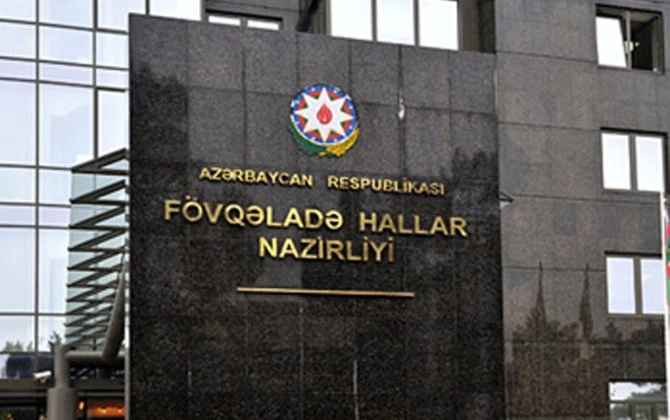 Şamaxıda buzlu yolda köməksiz qalan 5 nəfər xilas edilib