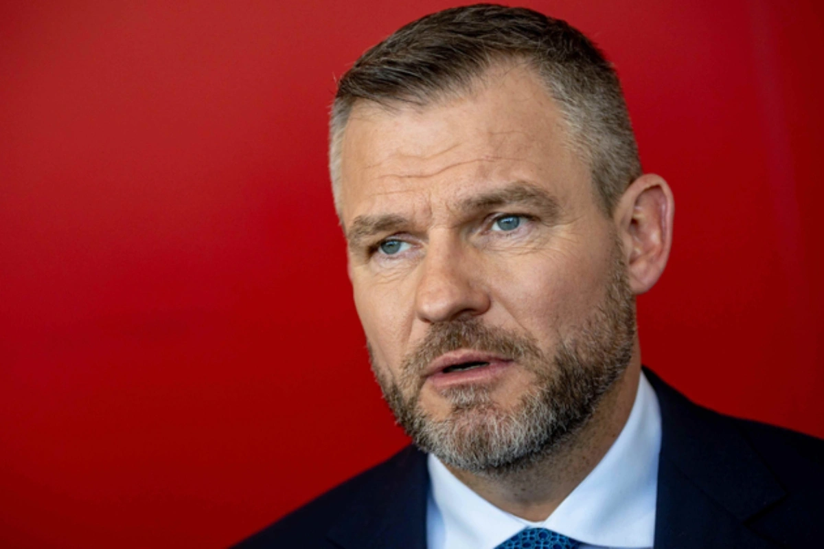 Slovakiya prezidenti Ukraynanın "Mirotvorets" bazasına daxil edildi