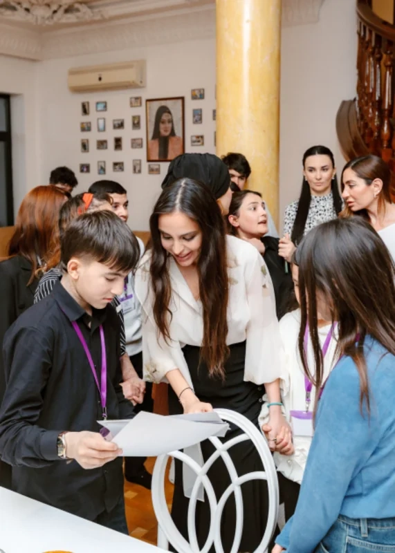 Leyla Əliyeva, Arzu Əliyeva və Alyona Əliyeva "Yaşama Dəstək" Mərkəzində olublar - FOTO