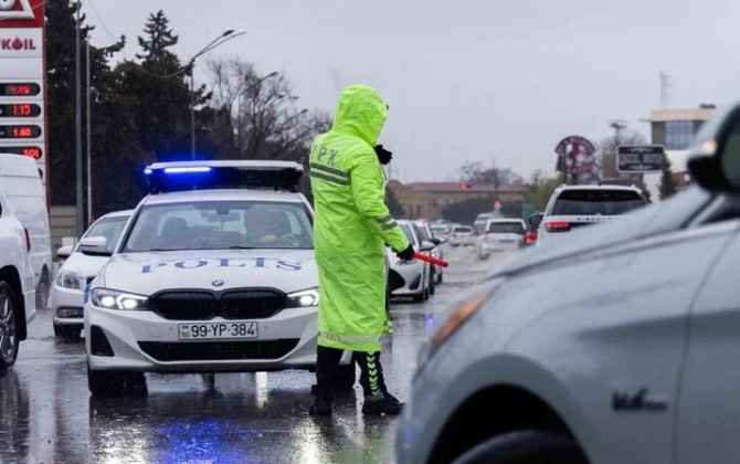 Yol polisi hava şəraiti ilə əlaqədar hərəkət iştirakçılarına müraciət etdi