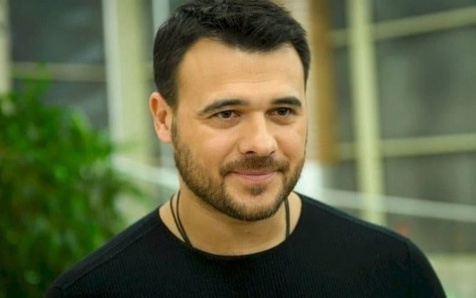 Emin Ağalarovun paylaşımı təəccübləndirdi: “Aynadakı sərçə, küçədəki Məstan...”