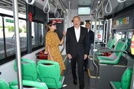 Prezident Naxçıvanda yeni avtobuslara baxıb, dəmir yolu infrastrukturunda yenidənqurma işləri ilə tanış olub - FOTO - YENİLƏNİB