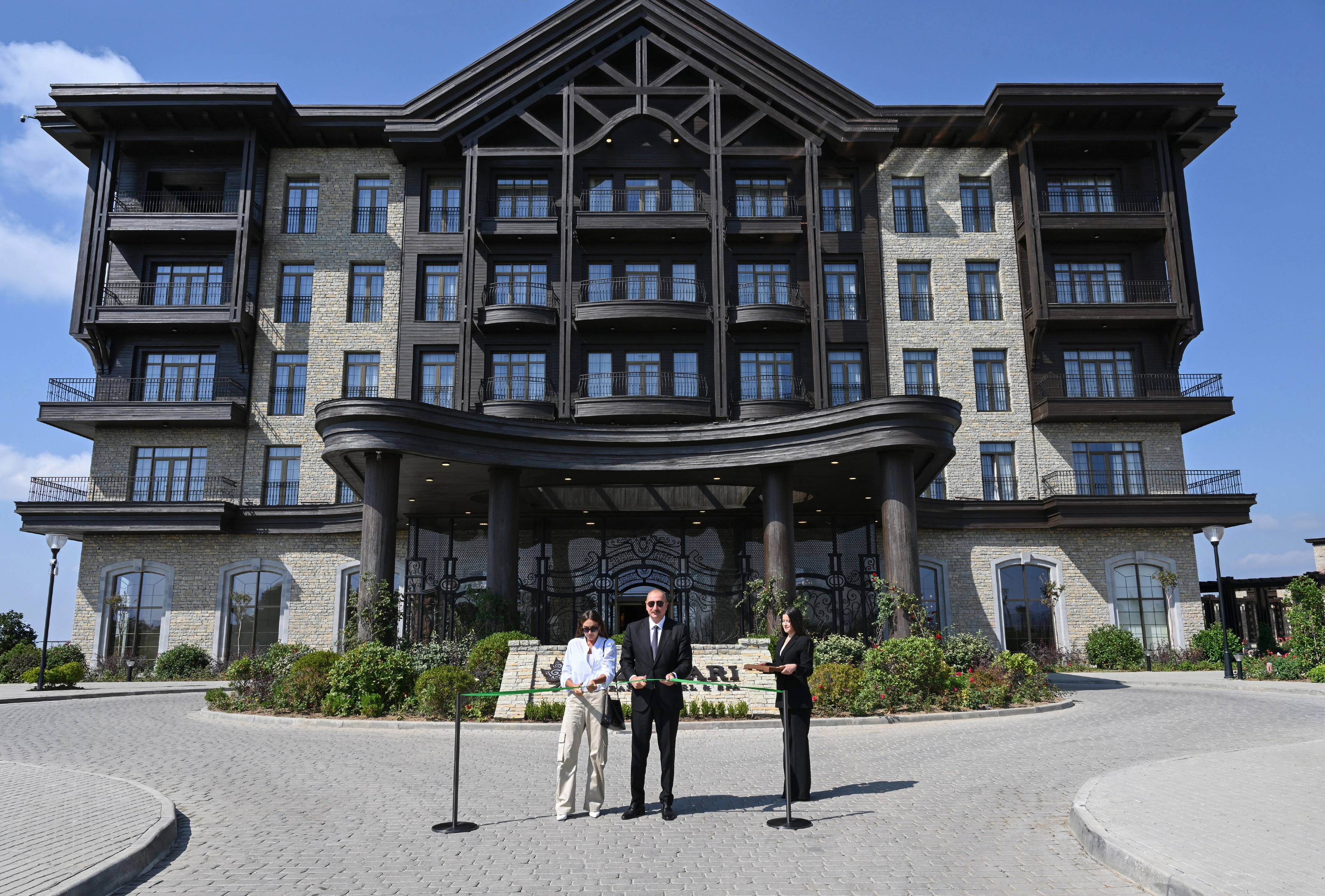 Prezident və xanımı “Meysari Grand Hotel & SPA” kompleksinin açılışında - FOTOLAR - YENİLƏNİB