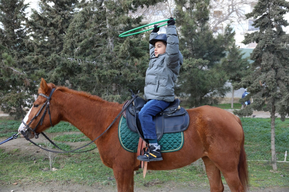 Əlilliyi olan 1300-dən çox şəxs hippoterapiya xidmətlərinə cəlb olunub - FOTO