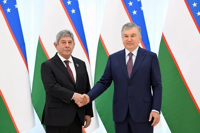 Azərbaycanlı səfir Özbəkistanda ordenlə təltif edildi - FOTO
