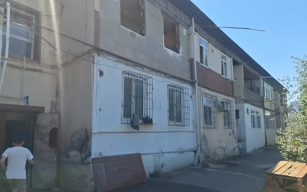 "Nuka" MTK yaşayış binasını sökür, sakinlər isə narazıdır - VİDEO