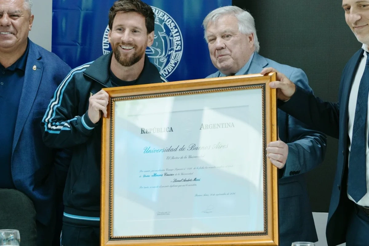 Messi Buenos-Ayres Universitetinin fəxri doktoru oldu