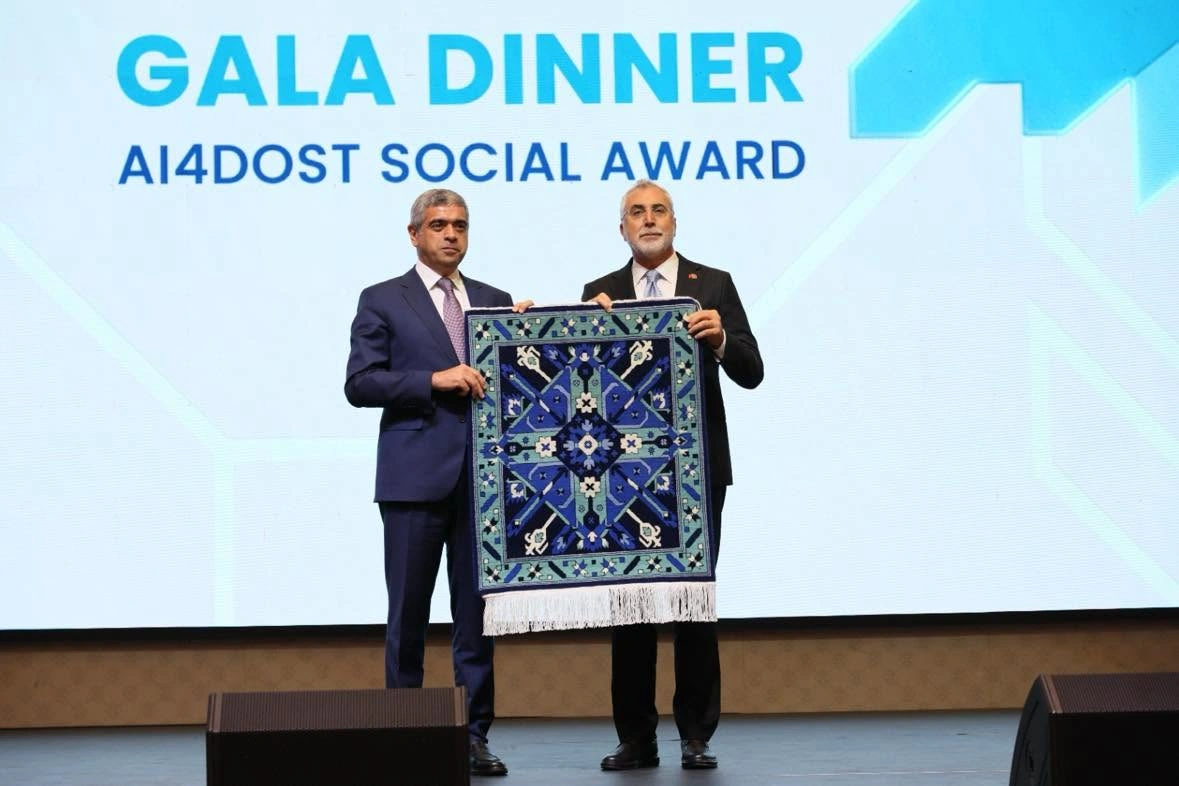 “AI4DOST Sosial Mükafatı 2026” müsabiqəsinin 7 qalibi mükafatlandırıldı - FOTO