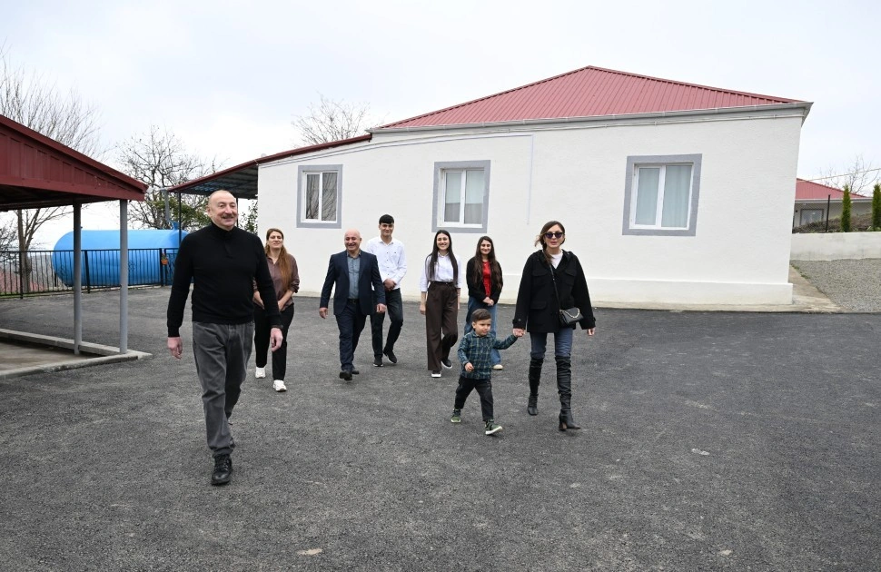 Prezident Xocavəndin Xanoba kəndində fərdi evlərin və infrastrukturun bərpa işləri ilə tanış olub - FOTO - YENİLƏNİB