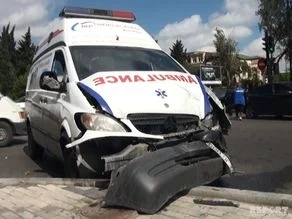 Qusarda təcili yardım avtomobili qəzaya uğradı