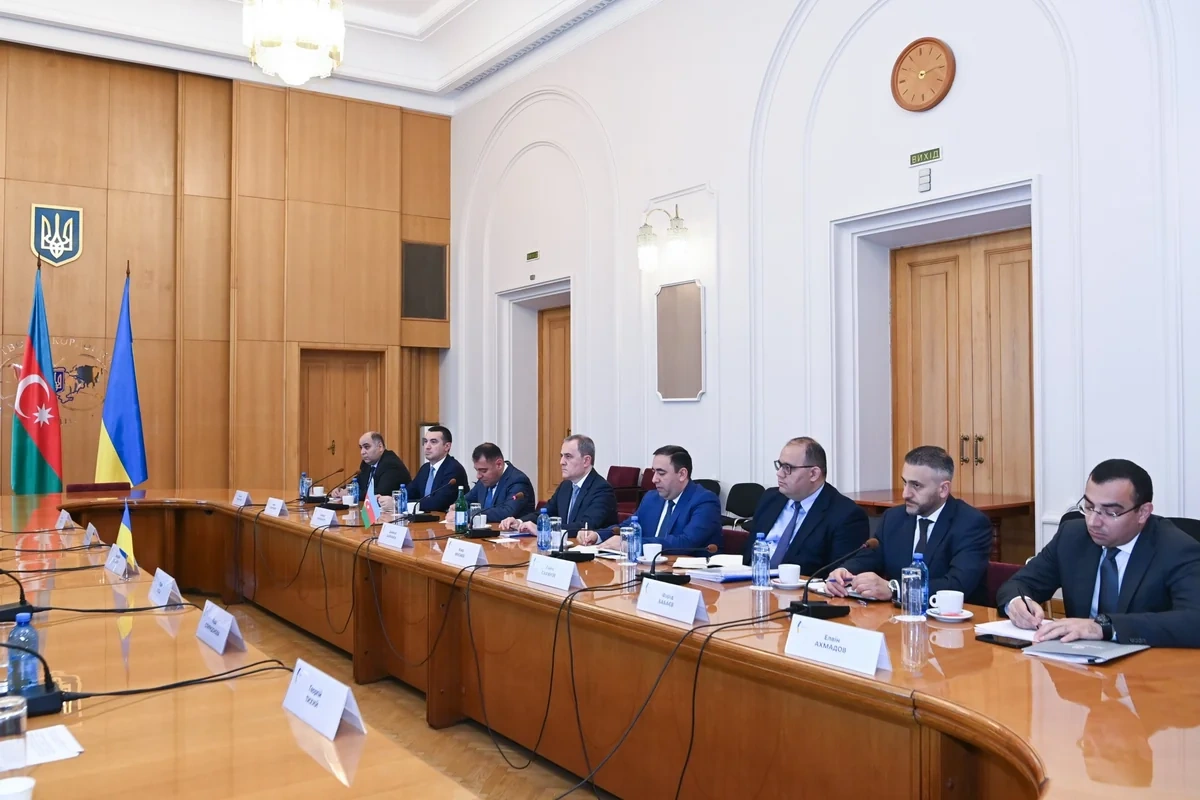 Azərbaycan və Ukrayna XİN başçıları arasında geniş tərkibdə görüş oldu - FOTO