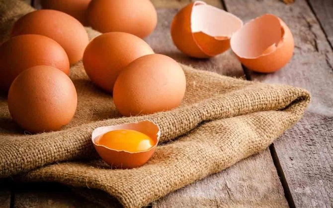 Yumurtanın bu hissəsini atmayın – ən faydalı maddələr məhz ondadır