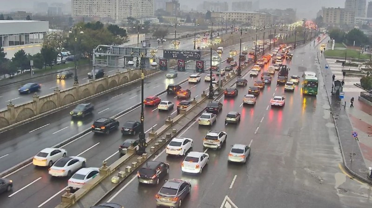Bakıda 14 istiqamətdə tıxac var - SİYAHI