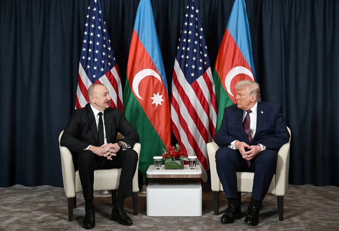Prezident ailəsinin Trampla fotoları