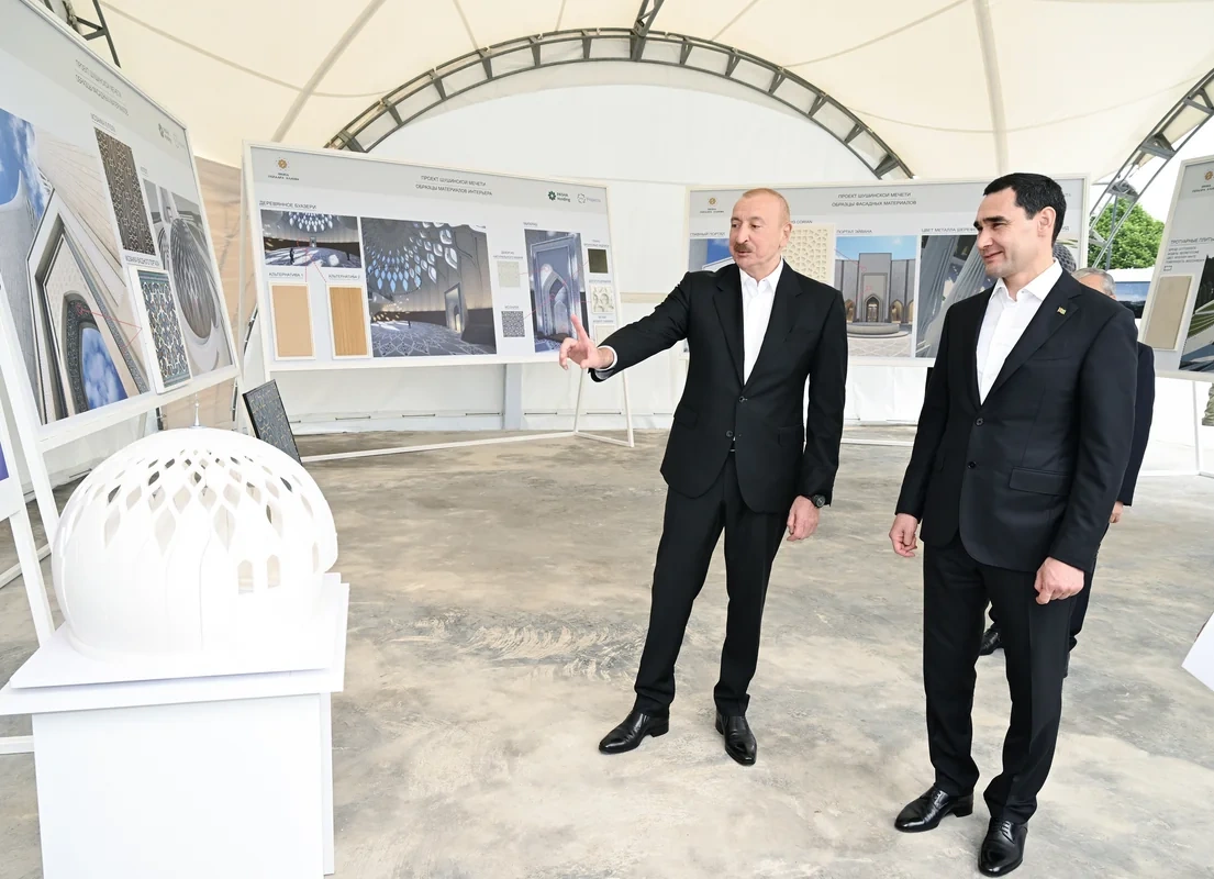 Prezidentlər Şuşa məscidində tikinti işlərinin gedişi ilə tanış oldular - FOTO
