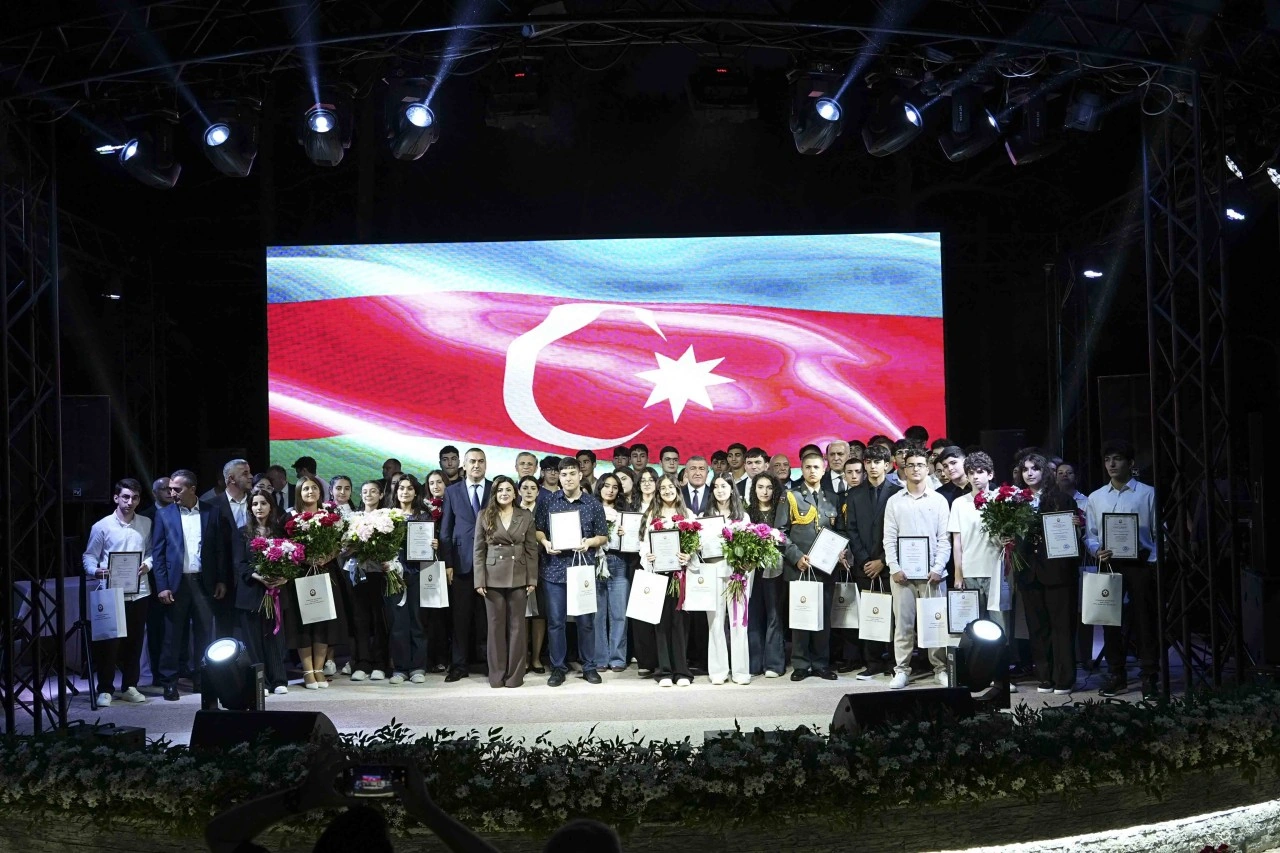 Xətaidə yüksək bal toplamış məzunlarla görüş və konsert proqramı təşkil olundu - FOTO/VİDEO