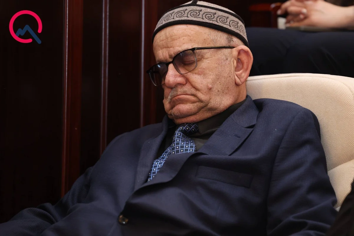 AMEA-da "gərgin" iclas: "Yatmışları razı deyiləm kimsə oyatsın..." - FOTOREPORTAJ