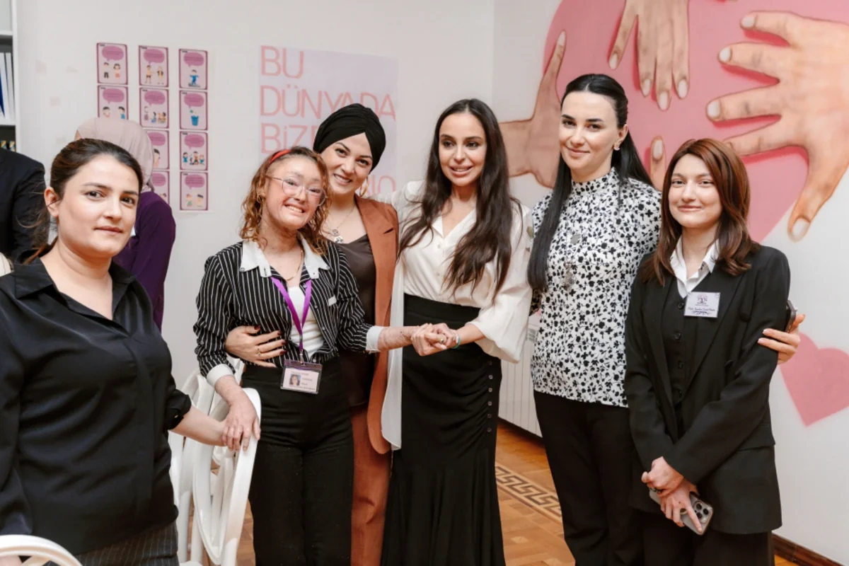 Leyla Əliyeva, Arzu Əliyeva və Alyona Əliyeva "Yaşama Dəstək" Mərkəzində olublar - FOTO