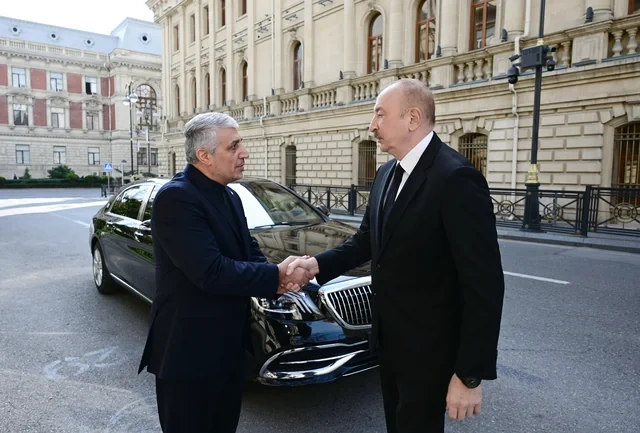 İlham Əliyev İranın ölkəmizdəki səfirliyində olub, başsağlığı verib - FOTO