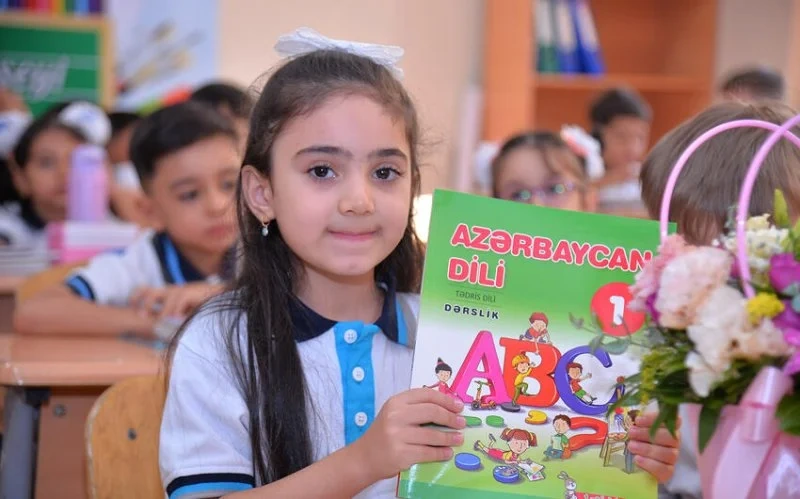 Azərbaycanda şagirdlərin sayı açıqlanıb